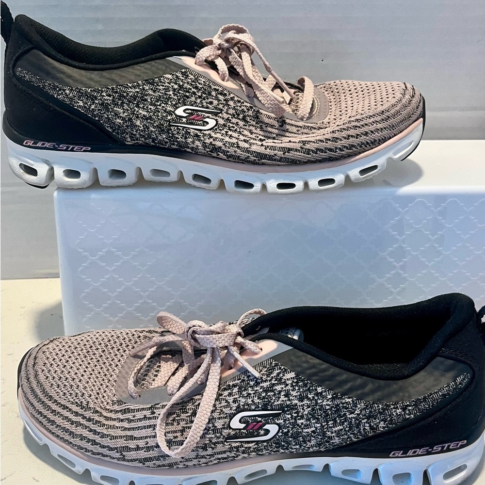 Skechers Women's Black and Pink AirCooled Memory Foam Sneaker Like New Sz 8